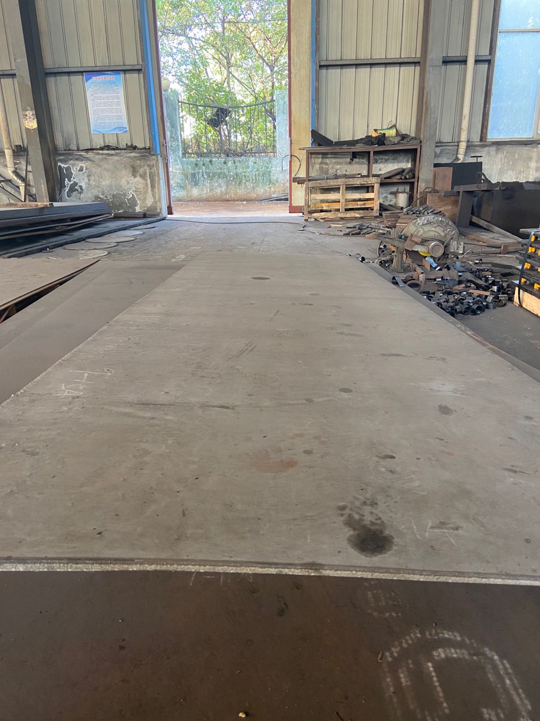 6+7 smooth chromium carbide overlay plate